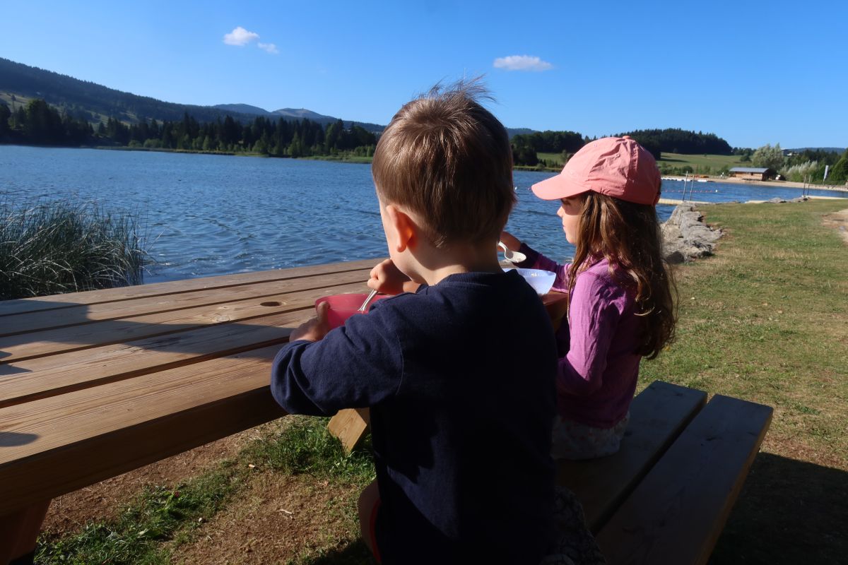 jezero Lac des Rousses - snídaně